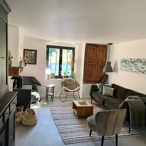 https://villa-le-ponteil.hotels-rhonealpes.com