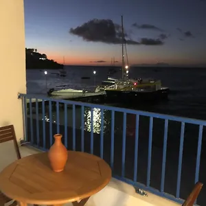 https://appartements-les-pieds-dans-leau.comcaribbean.com